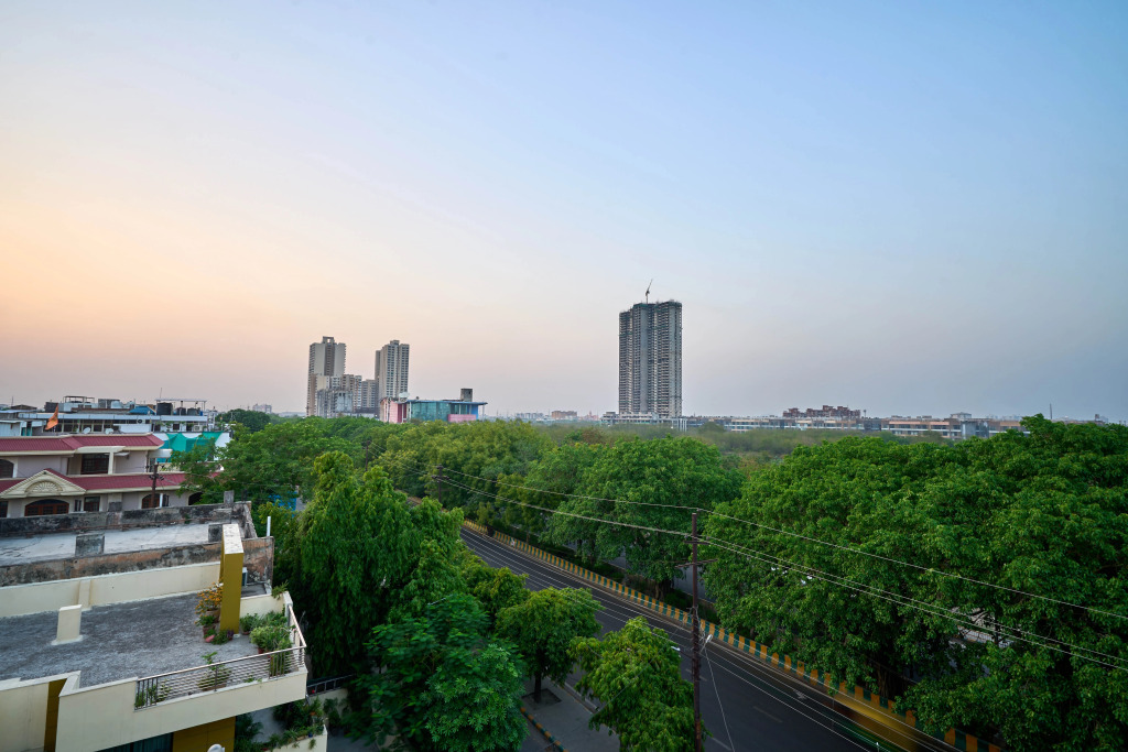 Itsy Hotels Golden Vista Near Noida City Centre