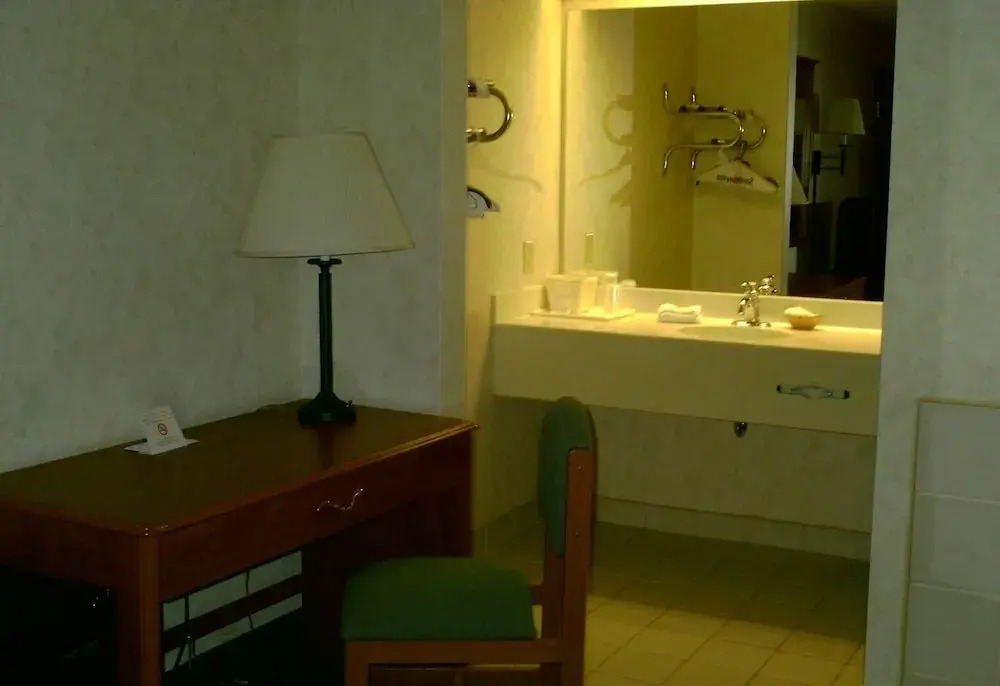 Campton Parkway Inn