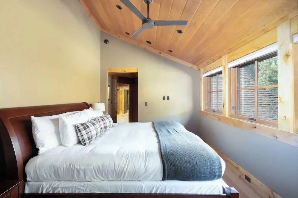Hunter by Avantstay Award-winning Riverfront Cabin 5 Minutes From Palisades