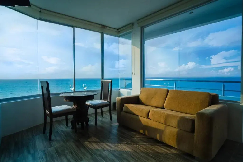 Exclusivo Penthouse frente al mar con acceso a la playa - Club Privado en Manta
