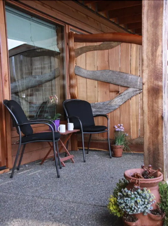 Salmonberry Inn