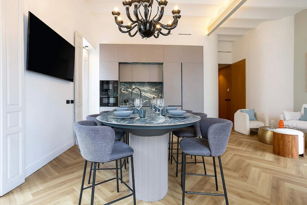 Spectacular 3BD Apartment in Sevilla Antonia Diaz IV