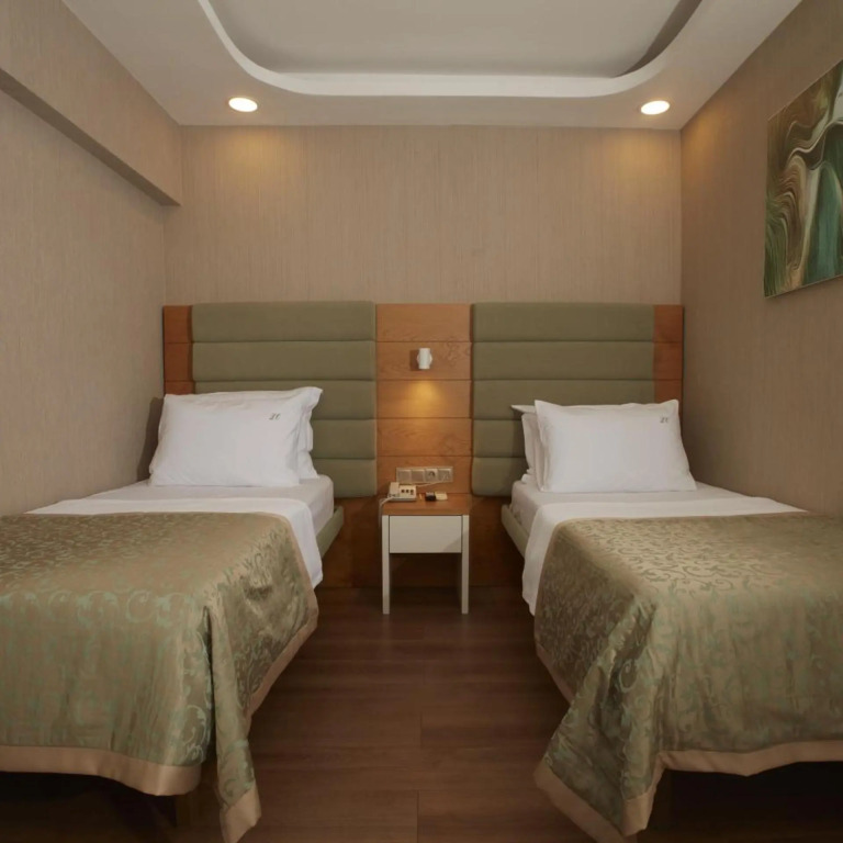 Life Corner Hotel