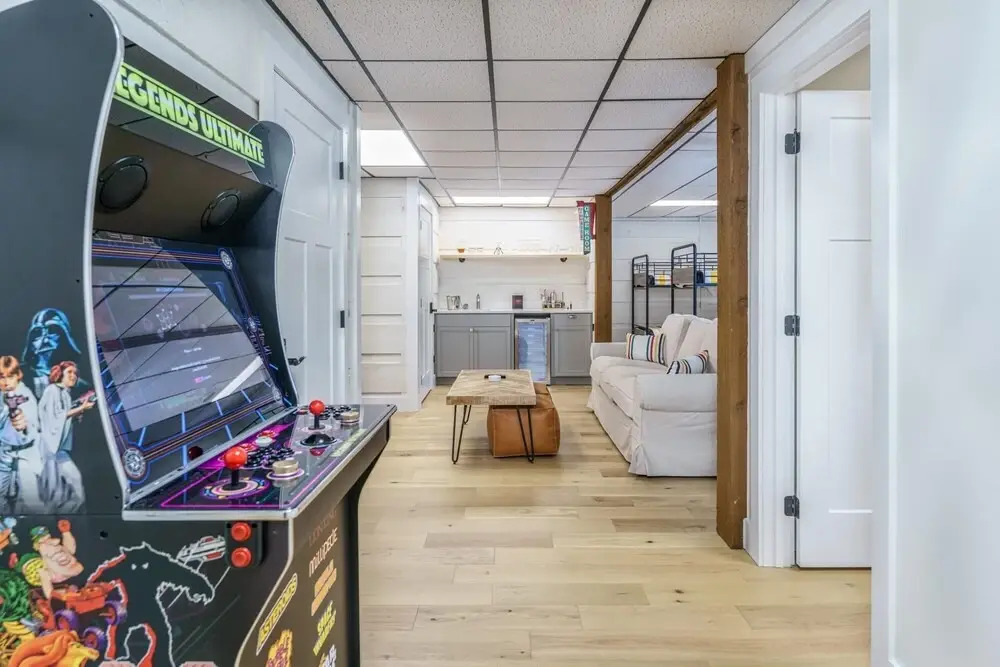 Grand Ole Mountain House: Hot Tub, Air Hockey, Arcade, Fire Pit, Nintendo Game Console