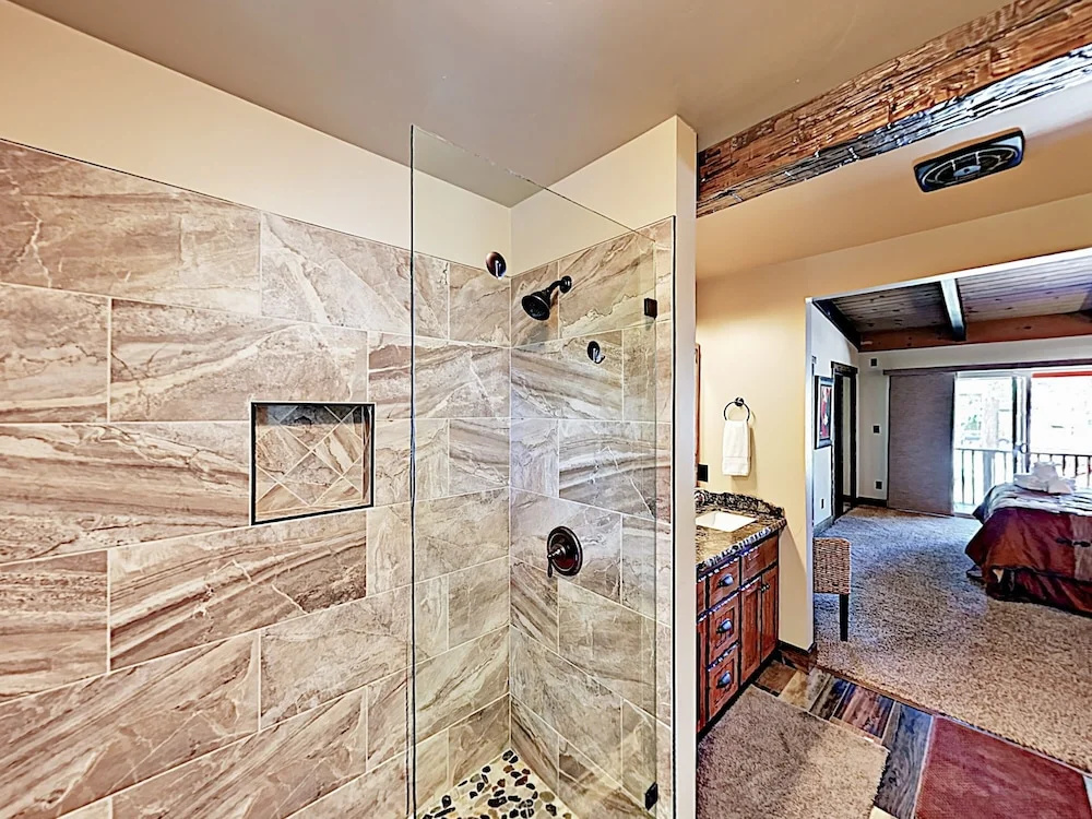 Eagle Point W/ Hot Tub - Steps To Lake! 5 Bedroom Cabin