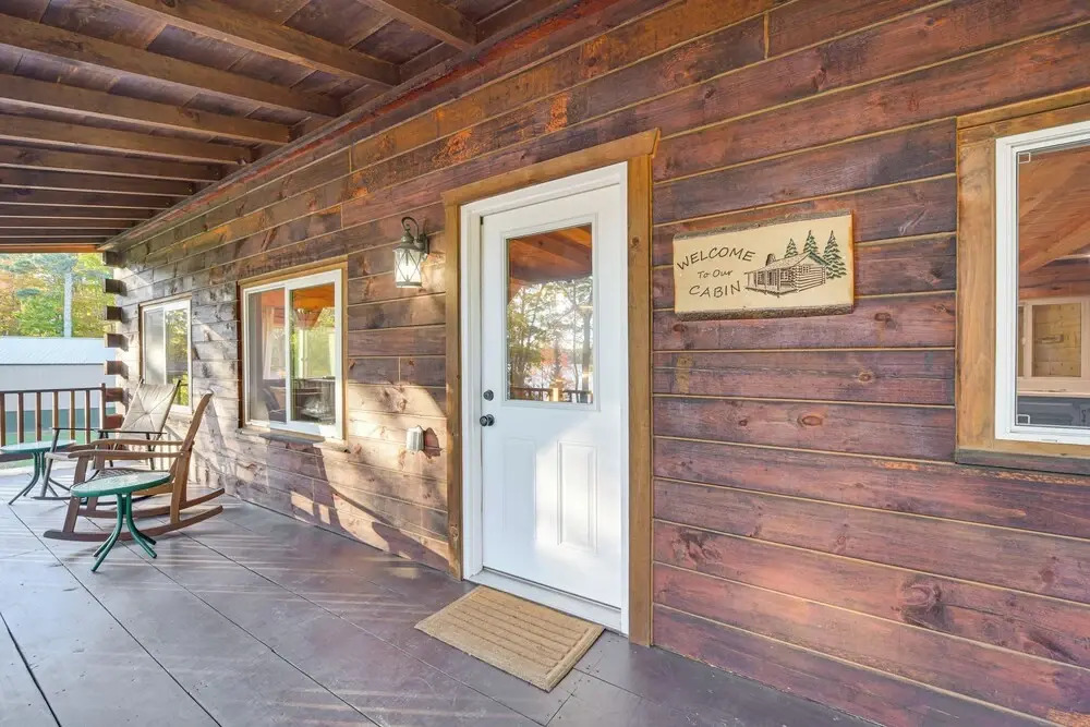 Northwoods Nature Escape! Lakefront Hayward Cabin
