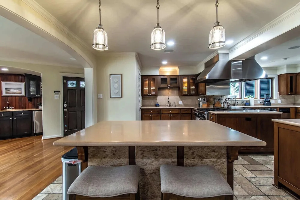 Ocean Drive Grand Estate Sleeps 54 Pool
