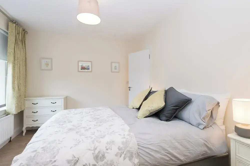 2br-sleeps4-parking-nearcork-6mintoairport