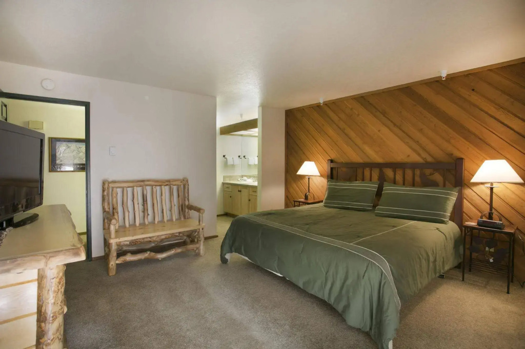 Aspen Creek by 101 Great Escapes