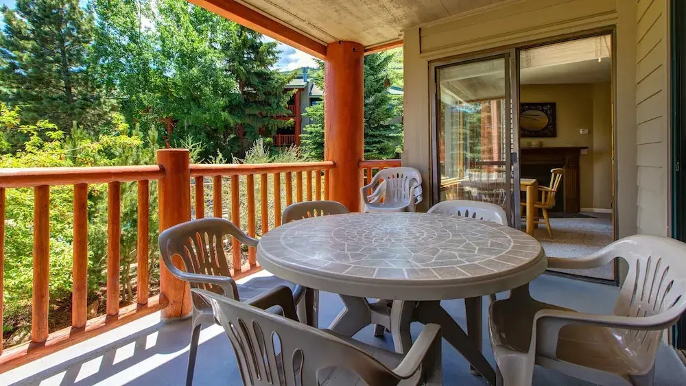 Ski in out 2 BDR Condo in the Heart of the Action