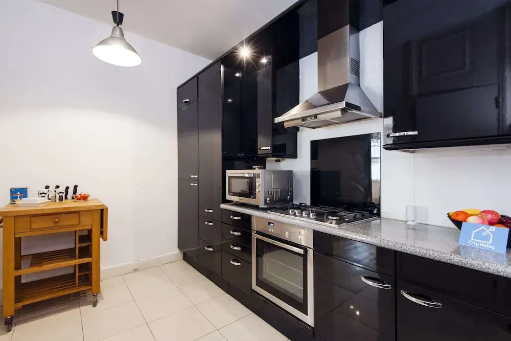 Spacious Cromwell Road Apartment - JSP