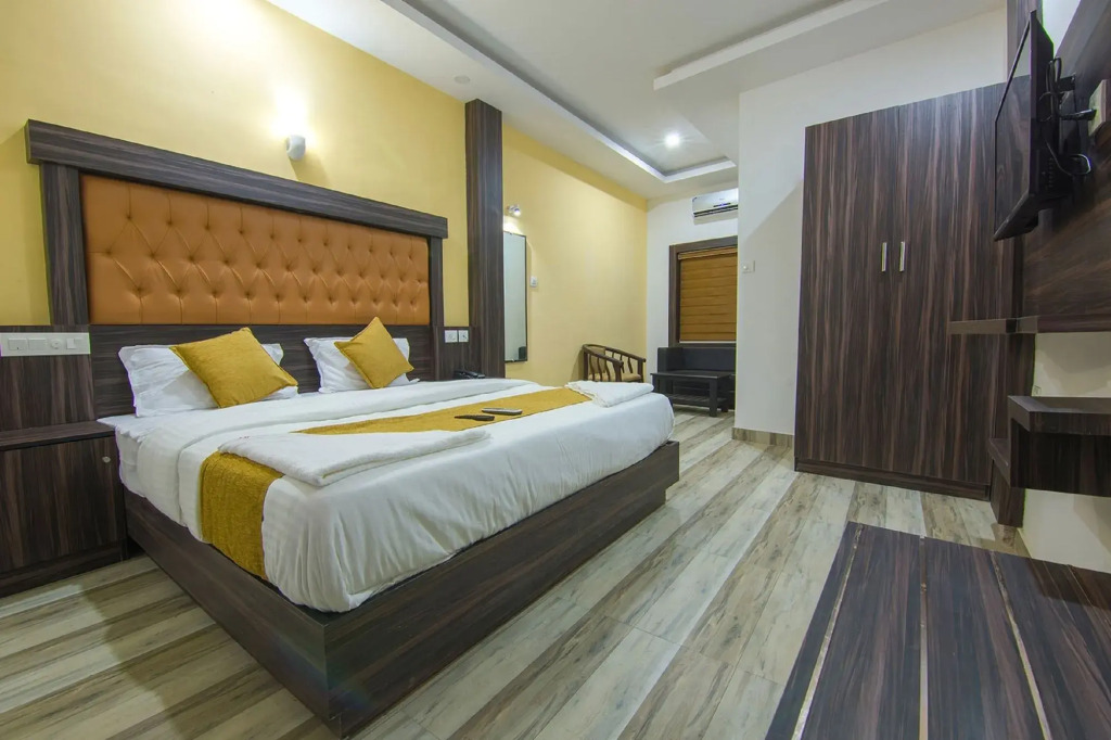 Hotel Kochi Crown