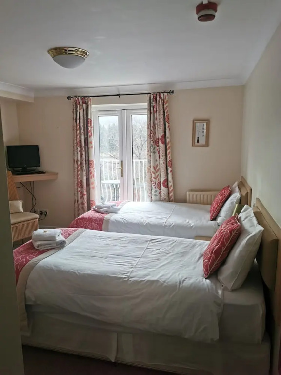 Llanwenarth Hotel & Riverside Restaurant