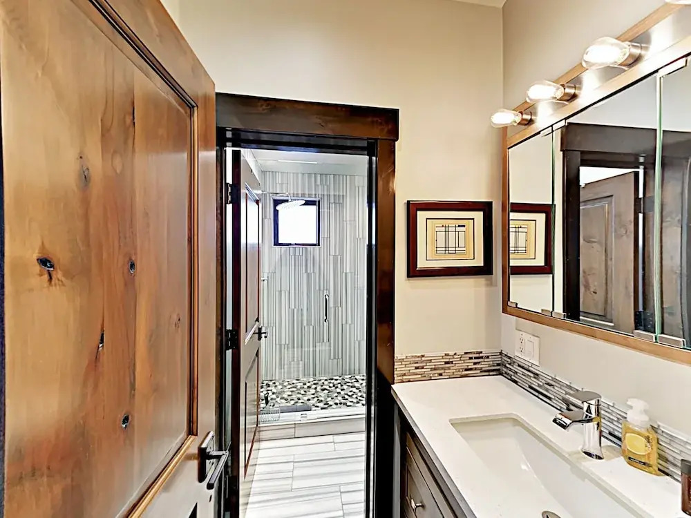11090 Henness Road Home