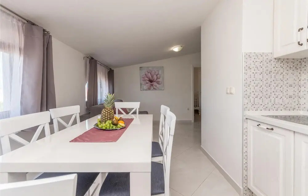 Gorgeous Home In Donje Rastane