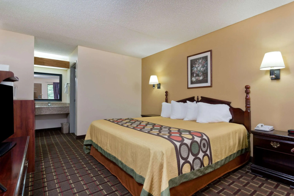 Super 8 by Wyndham Franklin Hwy 31