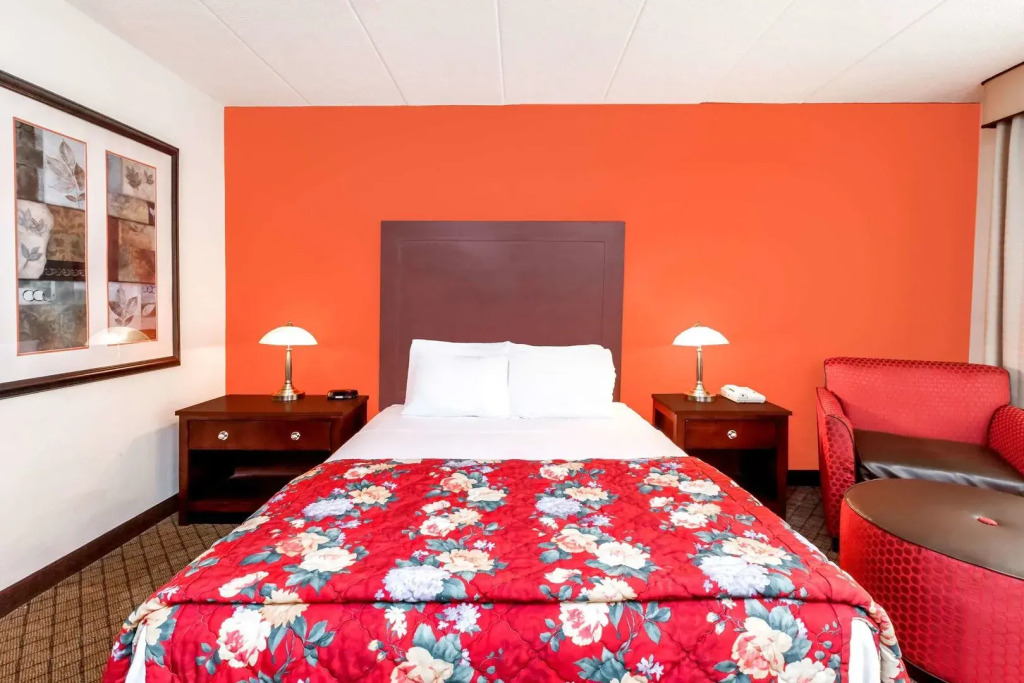 Clarion Hotel & Conference Center Lansing West
