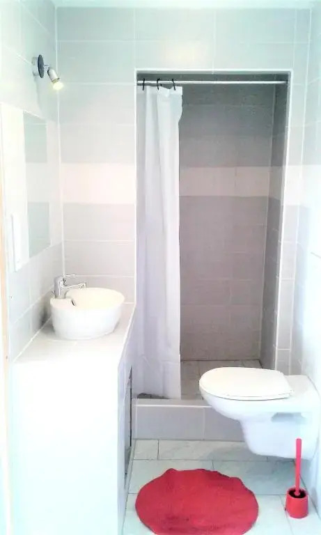 Maison de 4 chambres avec piscine privee jardin clos et wifi a Orthoux Serignac Quilhan