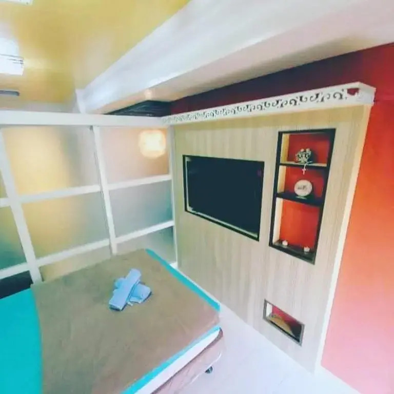 Netflix and Unli WIFI!!! The Elchies Room at Tagaytay Prime Residence