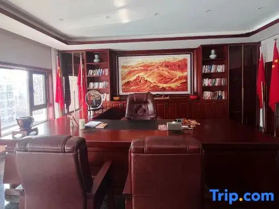 Jinding Haitian Business Hotel