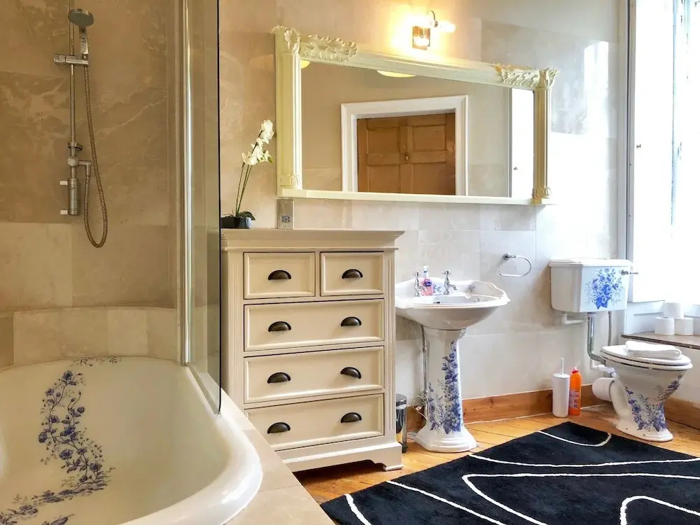 4 Bedroom Georgian Flat In New Town