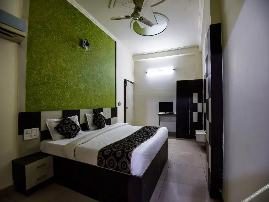 Hotel Alpine Inn by OYO