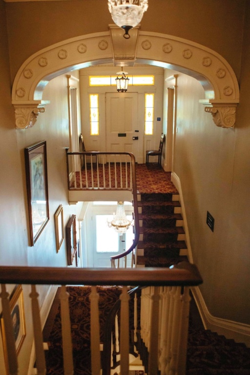Anchuca Historic Mansion & Inn