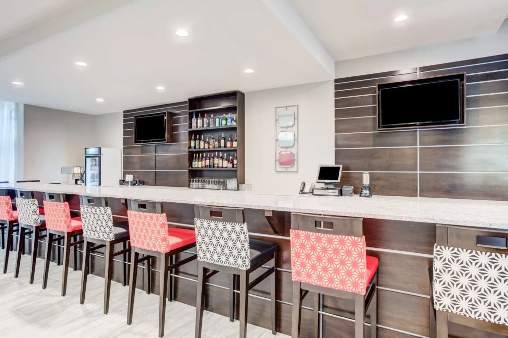 Holiday Inn & Suites Lafayette North by IHG