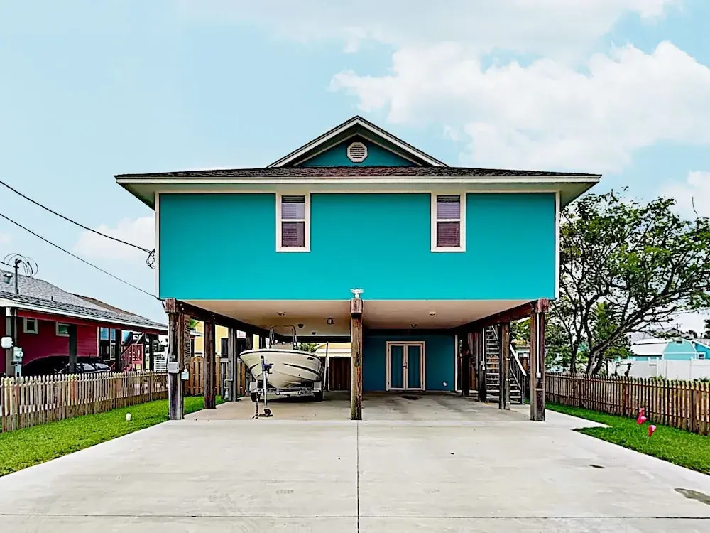 New Listing! Stilted : Bay Views, Fenced Yard 3 Bedroom Home