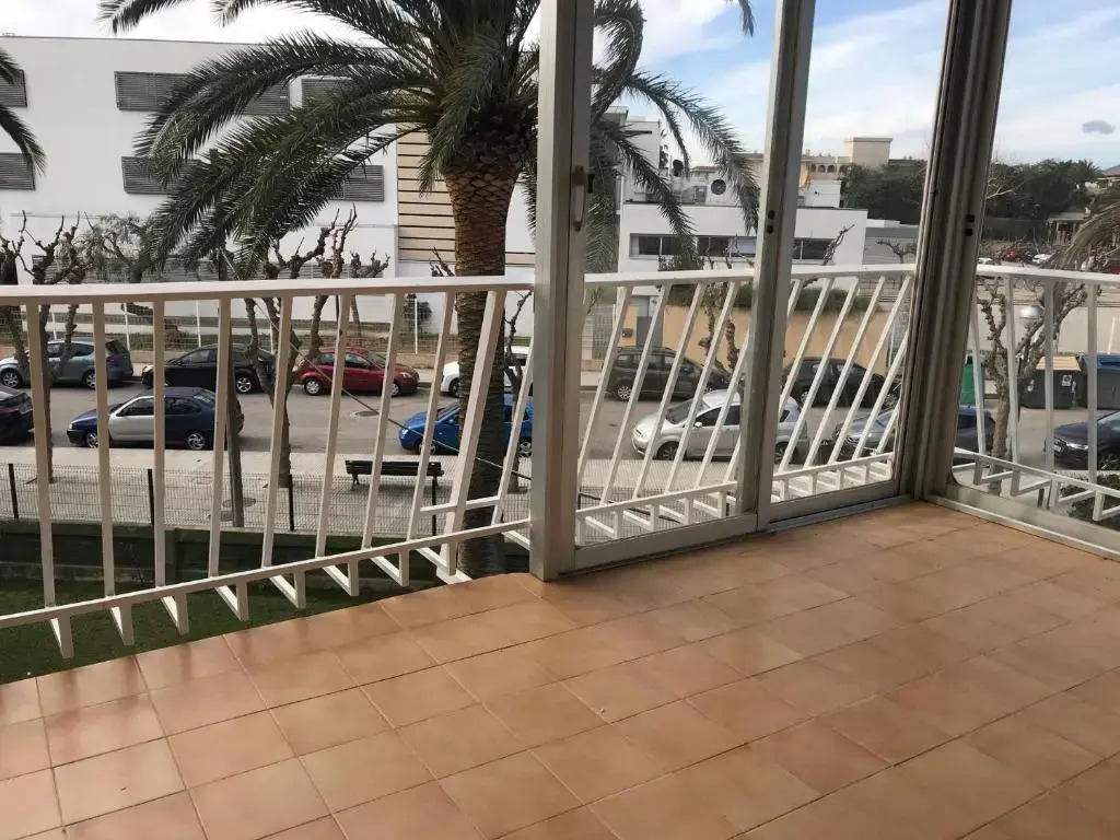 Apartamento situado en 1º linea de playa La Llosa 112B - INMO22