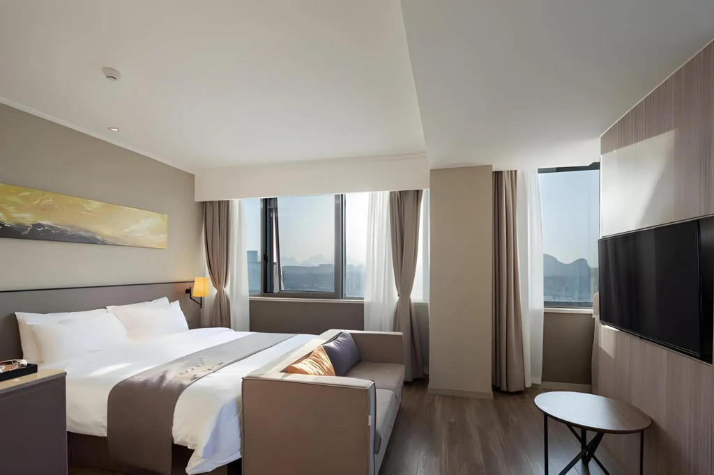 Homeinn Plus Hotel (Guilin Railway Station Xiangbishan Park)