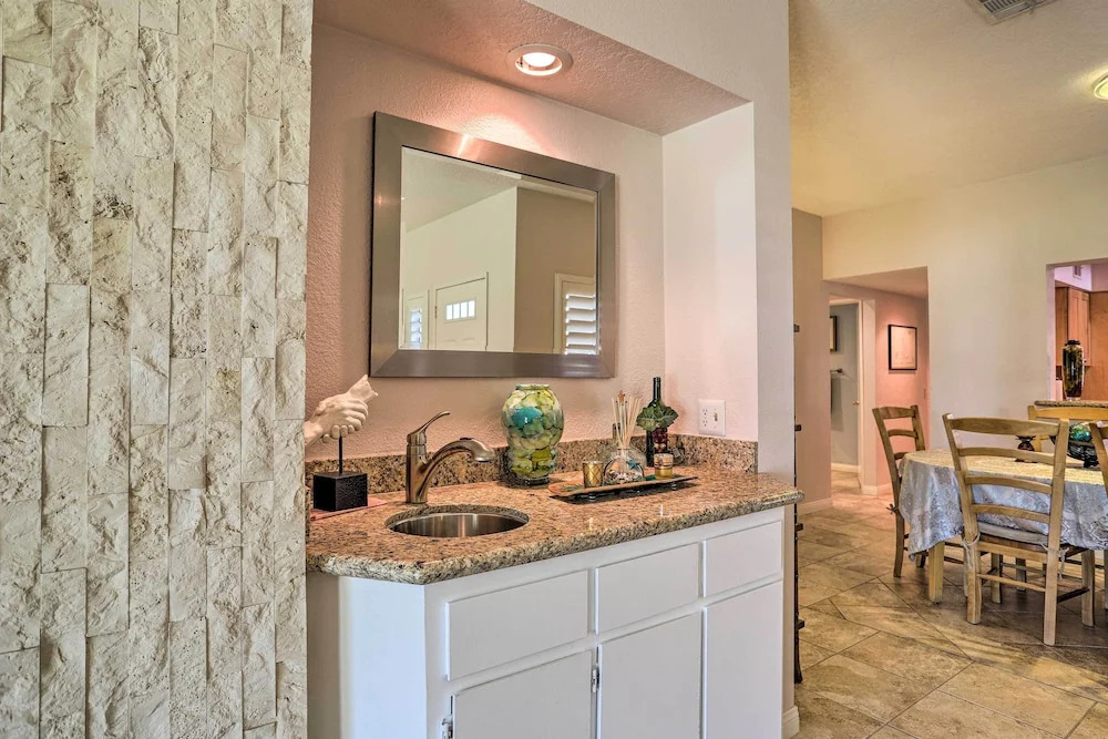 Palm Desert Country Club Home w/ Pool Access!