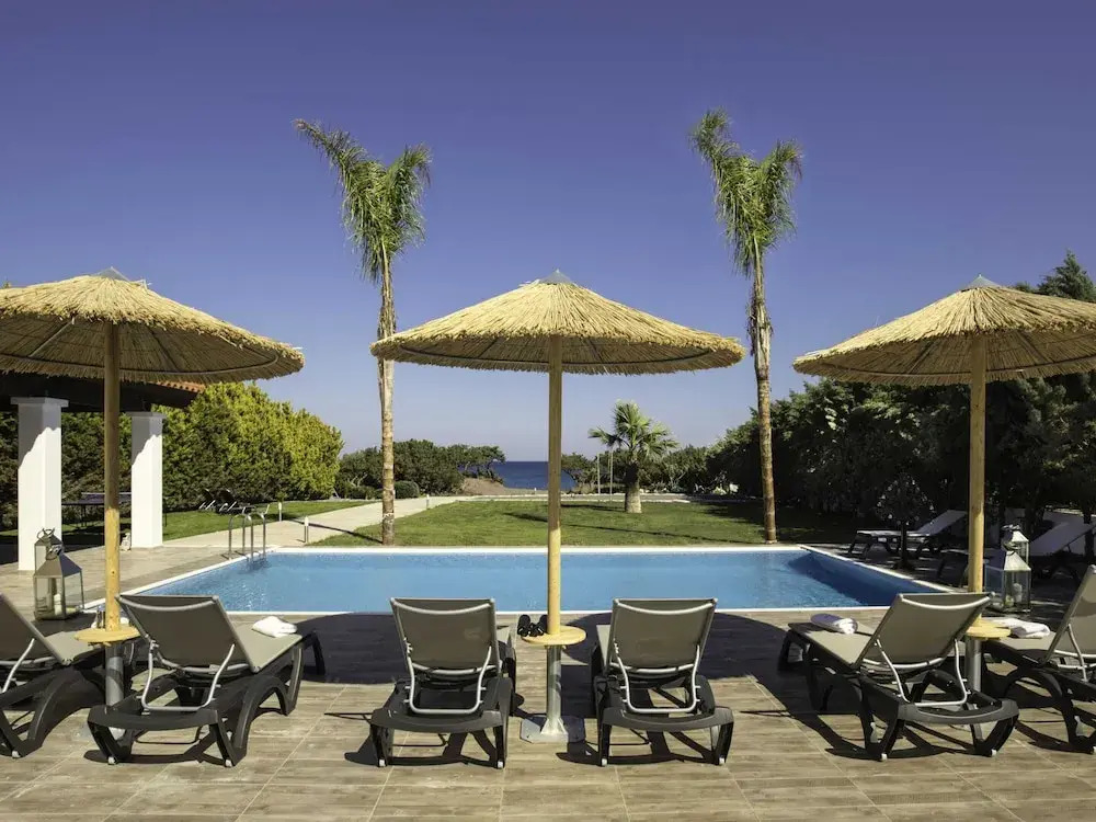 Villa on Island With Private Pool, Garde, Terrace, Parking