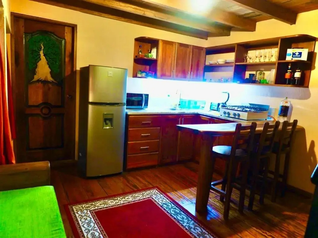 ITCHIMBIA GARDEN QUITO Suites Coloniales renovadas con vista a la Cordillera de los Andes de Quito
