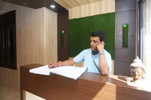 A2zroomz Om Mukunda Guest House