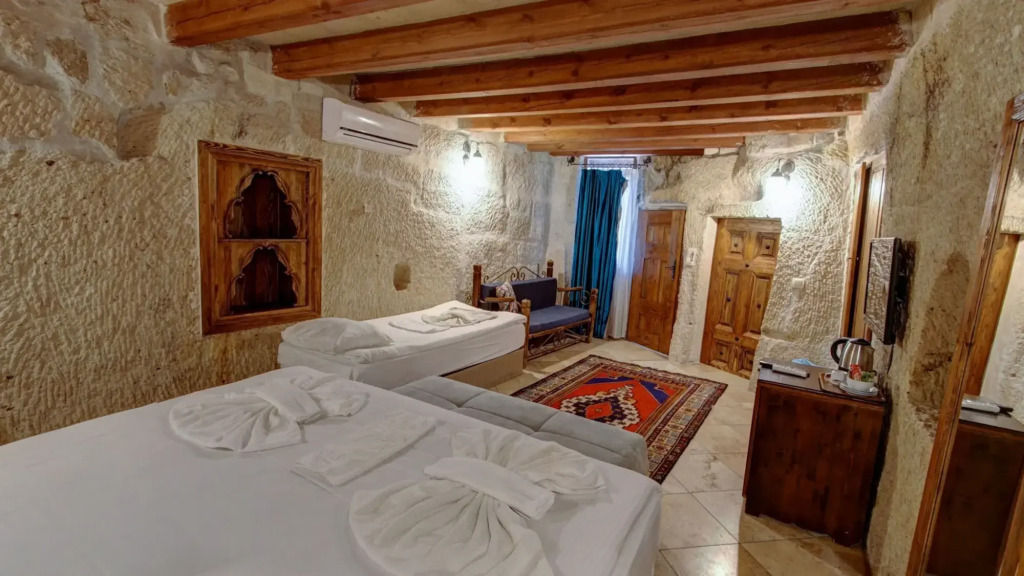 Elegance Cave Suites & Restaurant
