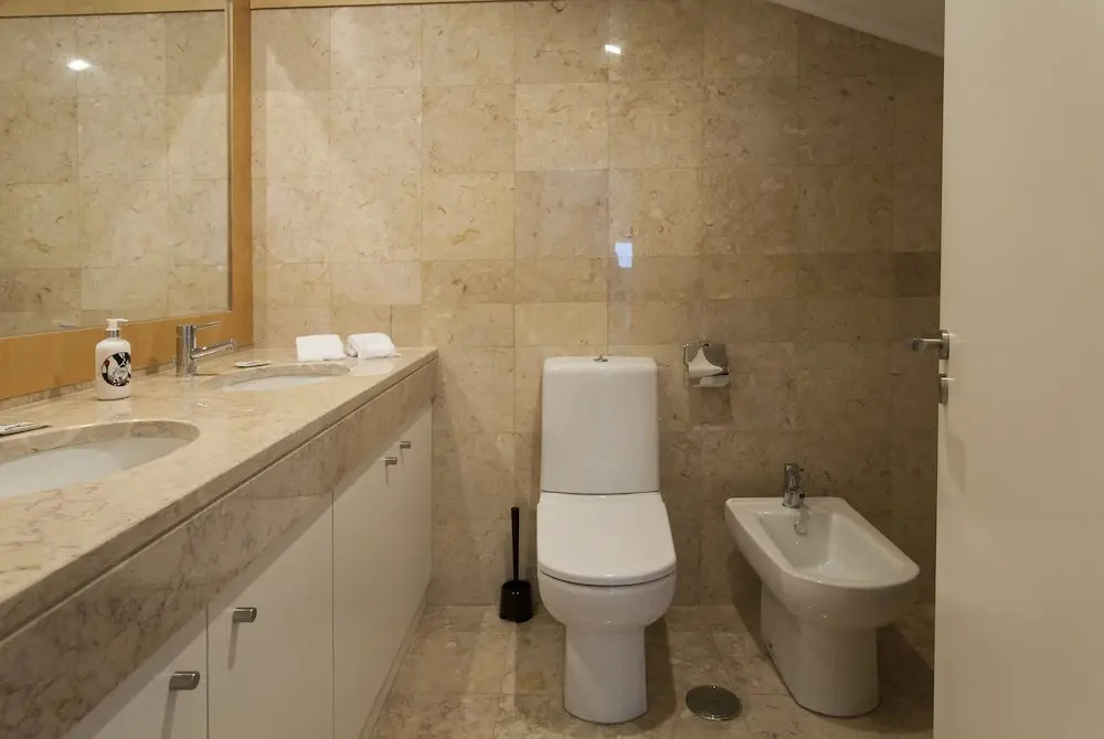 JOIVY Spacious 3BR home w/balcony in Baixa, nearby Lisbon Cathedral