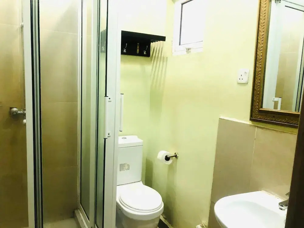 Roneks Royal Hotel & Suites