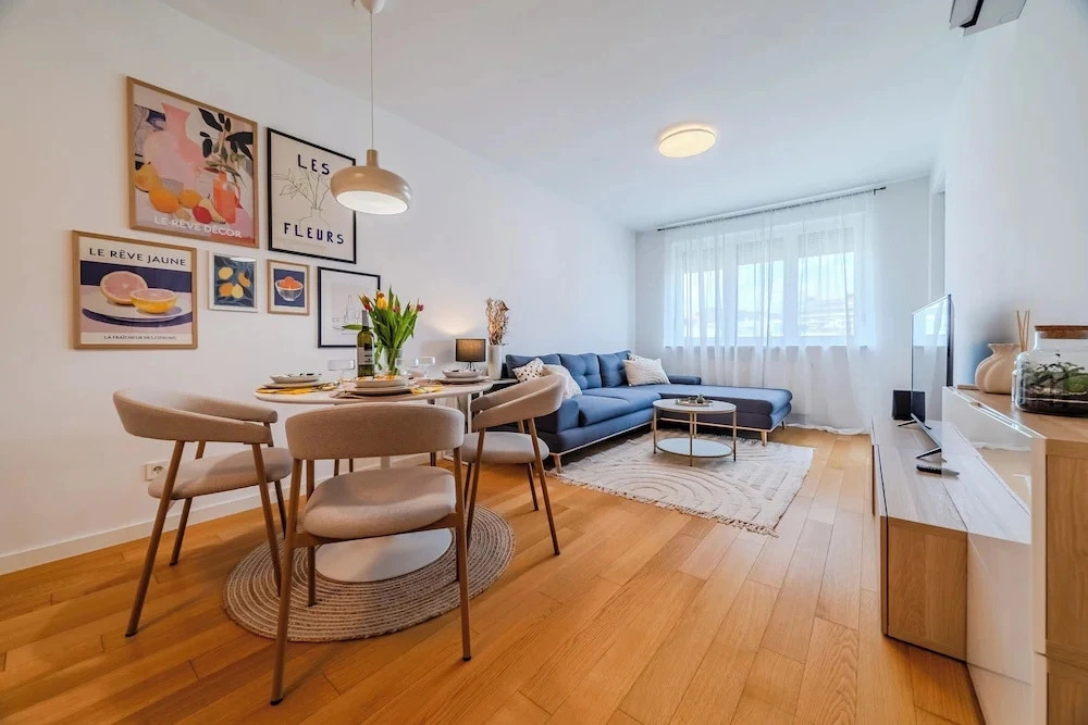 Apartment Meandar With Garage And Terrace