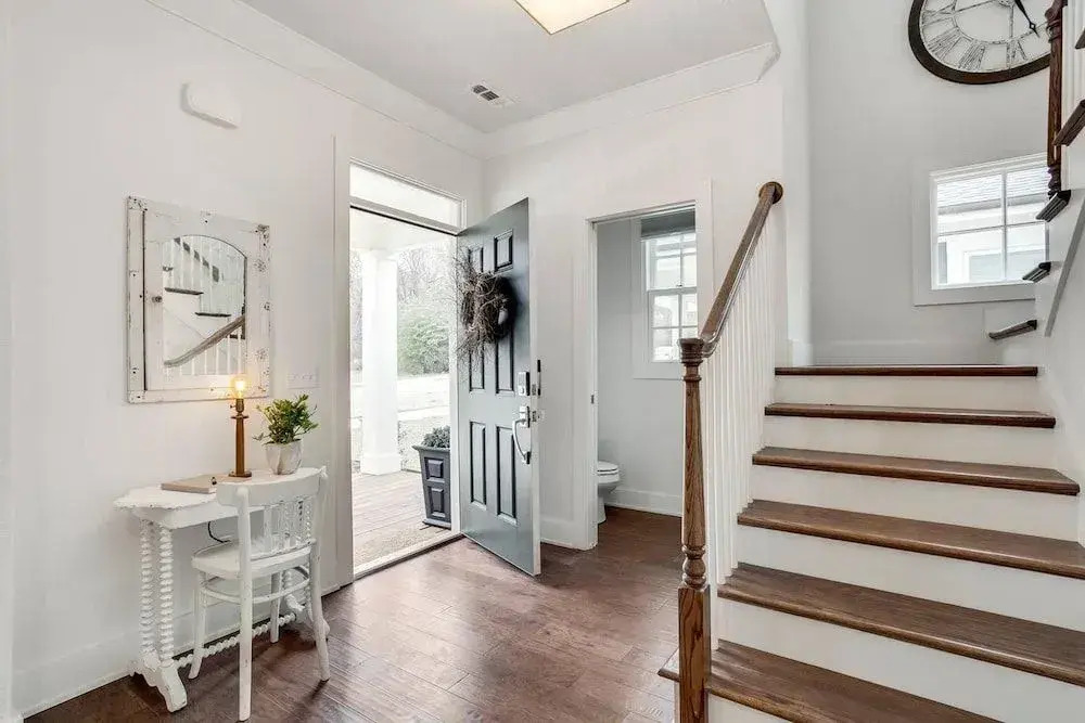 The SoFay Farmhouse - 1 Mile From U of A - Luxury Amenities