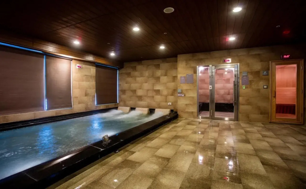 Fullon Hotel Taoyuan Airport Access MRT A8