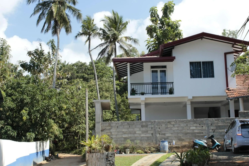 Riku surf House Hiri