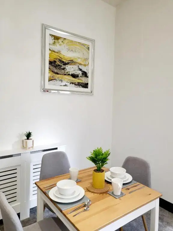 Central 2bed Apartment w/parking