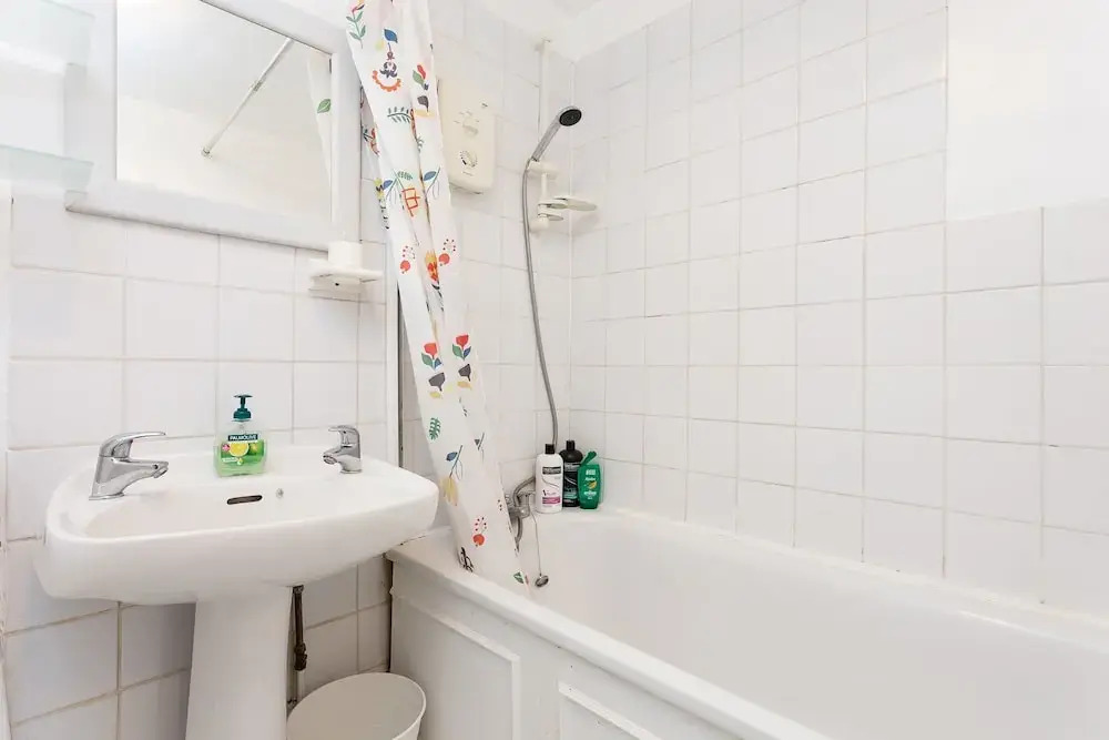 2 Bedroom Flat In Earlsfield