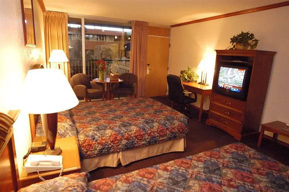 Boulder Outlook Hotel & Suites