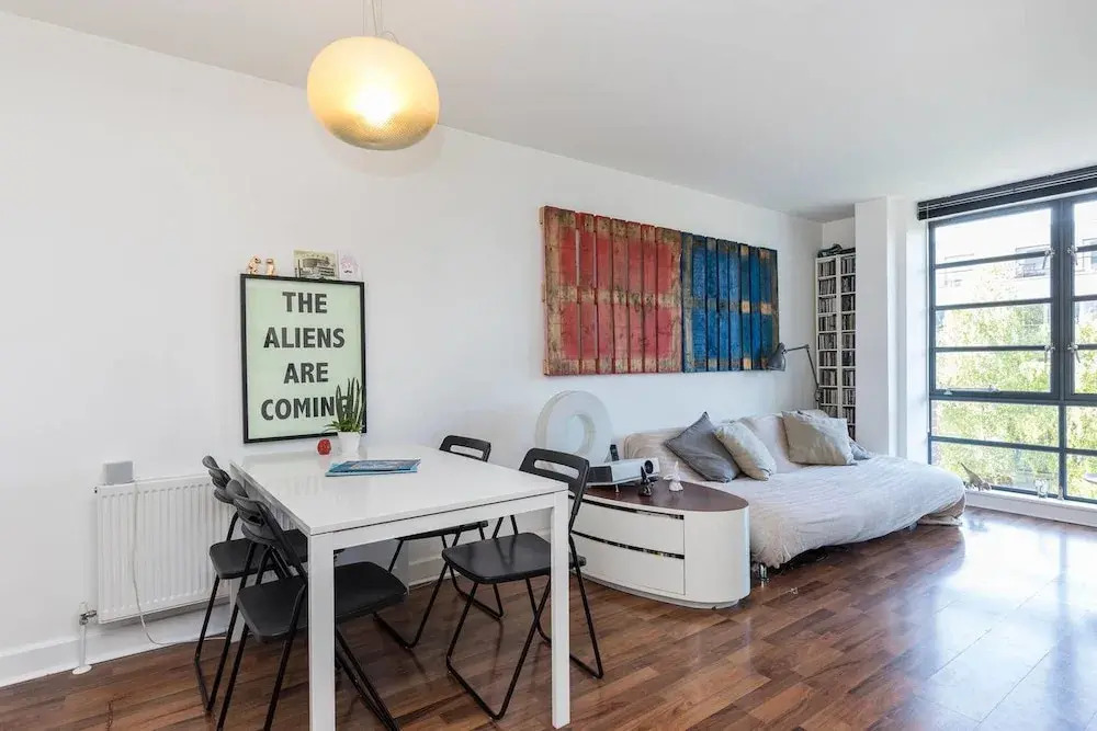 Stylish 2bed 2bath w/ Tasteful Decor & Canal Views