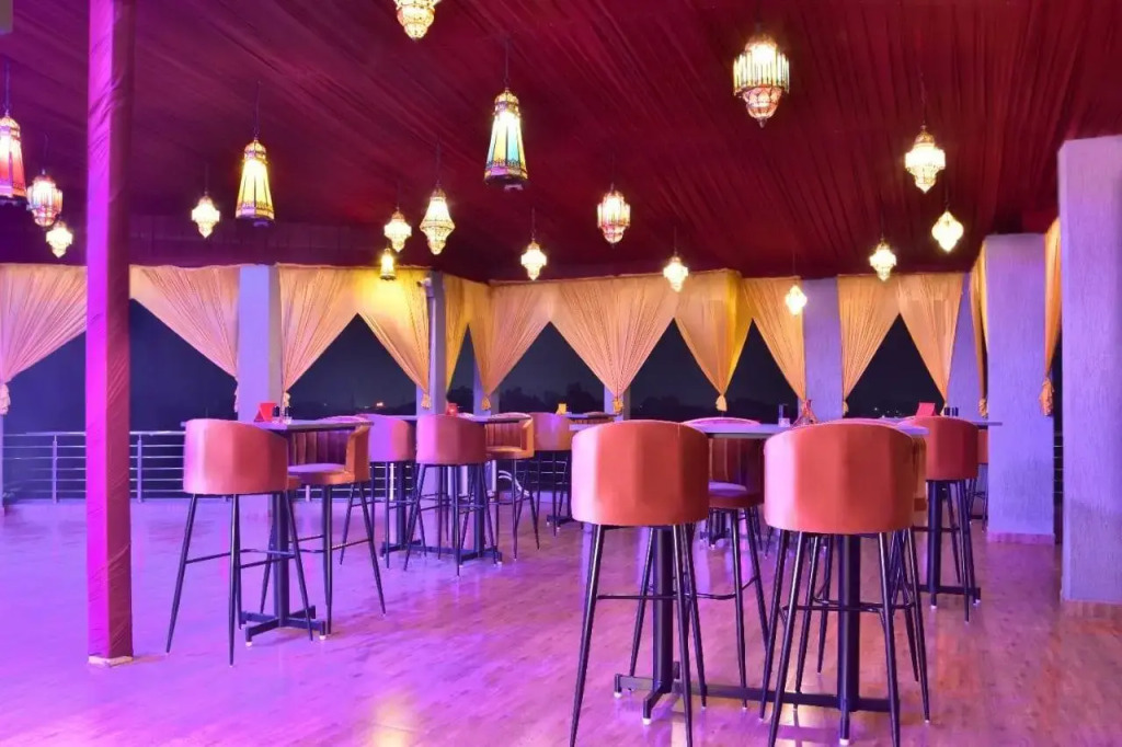 Hotel Amit executive Karad