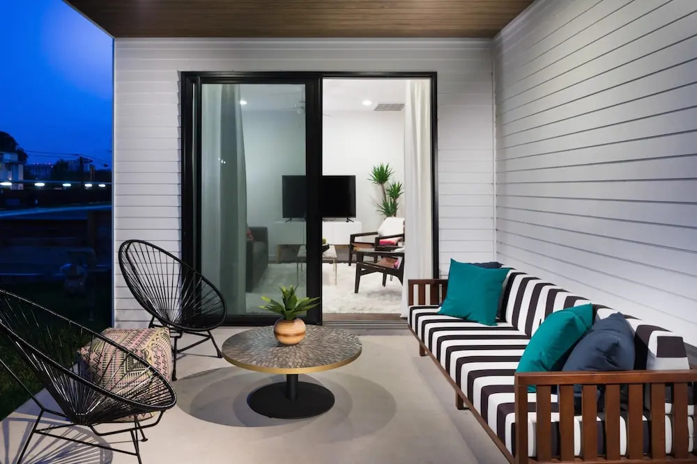 Modern 3br W/ Loft - Cozy Patio In Fenced Backyard 3 Bedroom Home