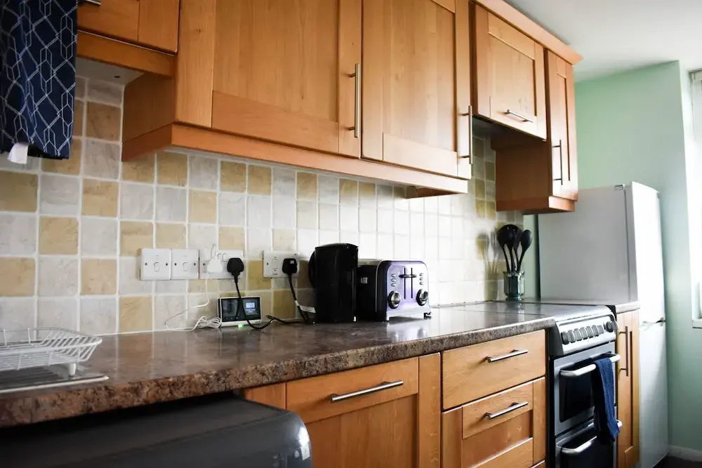 2 Bedroom Flat With Balcony Overlooking the Sea