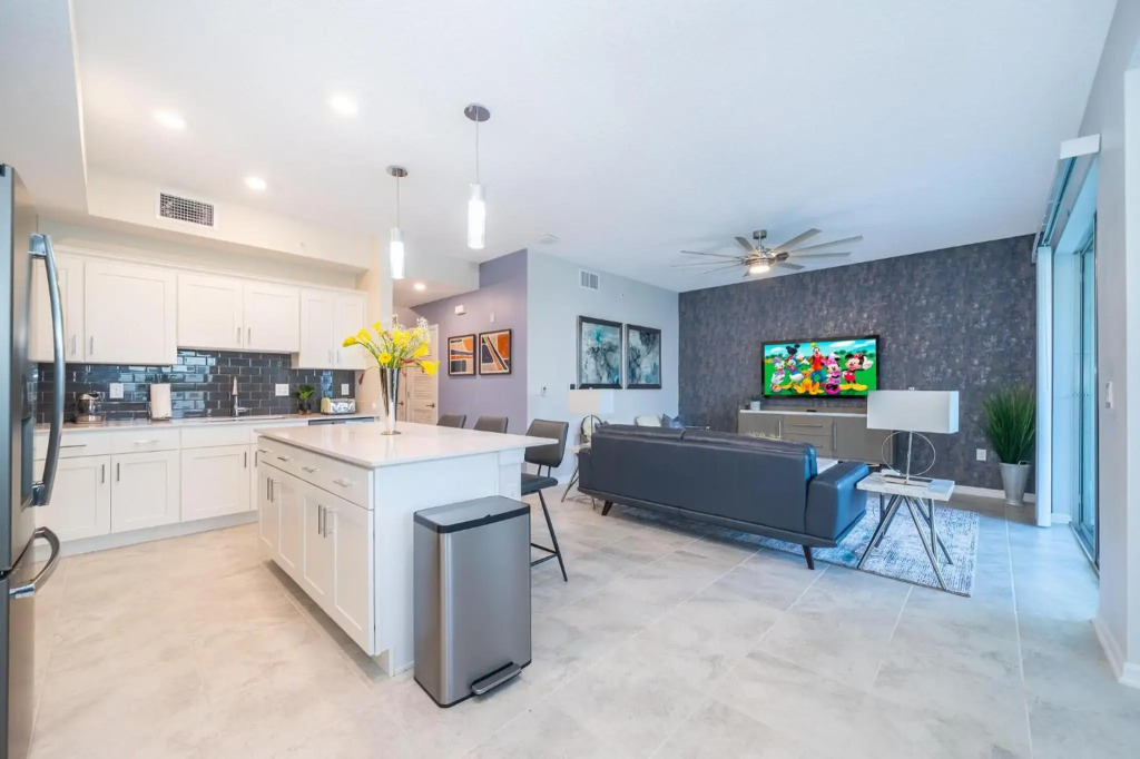 EF103 Storey Lake Condo 2 bed 2 bath Free Waterpark